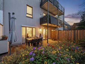 Superbe rez-de-chaussée moderne avec extérieur