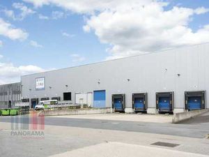 7.663 m² logistiek magazijn met 1.151 m² kantoren in Zele