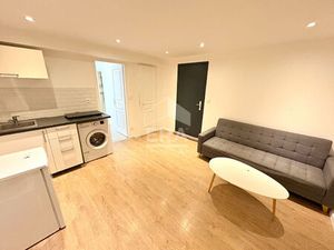APPARTEMENT T2 MEUBLE A LOUER - BLOIS - PROCHE ECOLES & LYCEES  REFAIT A NEUF