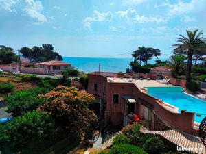 Saint-Aygulf  Studio face à la mer  parking  piscine