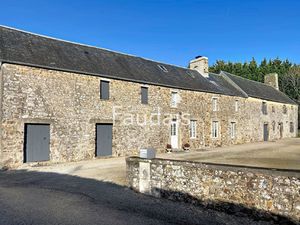 Longère en pierre dans secteur calme
