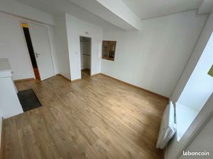 T2bis avec grand salon  centre Is