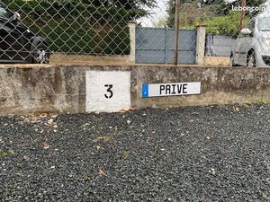 Places de Parking sur terrain privé