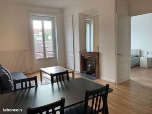 Grand F2 58m2 meublé et rénové Villeurbanne République / Gratte-Ciel