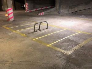 ?️?️? BELLE PLACE Parking Moto / Scooter / Vélo cargo