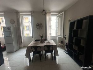 DUPLEX à 8 mn Tram Chartreux et Métro Blancarde ou 5 avenues