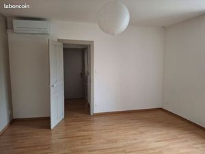 F2 Montreux-Château Toute charges comprises