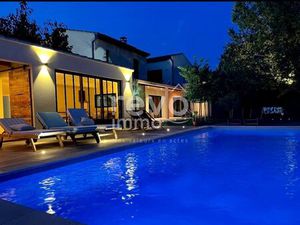 Vente maison 7 pièces 187 m² Orange (84100)