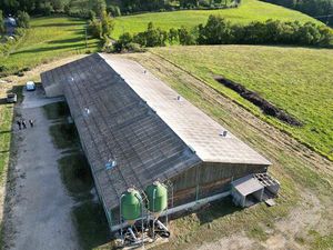 Bâtiment agricole Bordure RD921 Espalion