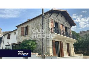 Maison en pierre  garage  jardins