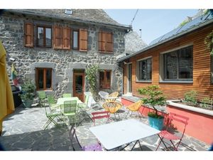 Bâtisse de caractère en plein centre de Laguiole - Idéal activité touristique ou hôtelière