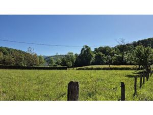Bessuejouls à 5 minutes d'ESPALION  terrain constructible  plat de 2131 m²