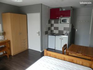 Studio meublé avec terrasse  parking  piscine