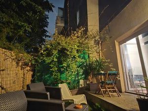 Grand studio 37m2 + 20m2 de jardin 1050 euro CC avec coin chambre  rénové