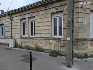 ? GRAND STUDIO 39 m² AVEC MEZZANINE – ÉCHOPPE BORDELAISE AVEC PETIT JARDIN COMMUN & CAVE ?