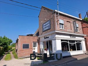 IMMEUBLE de 258 m² à USAGE DE COMMERCE ET D HABITATION