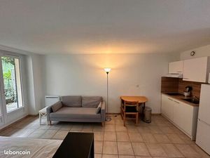 Studio Meublé à Orsay le guichet à 100m de la gare + parking