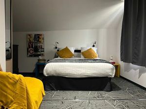 Chambre avec salle de bain privative