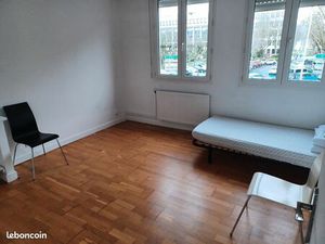 A louer grand T3 en face de la Mairie