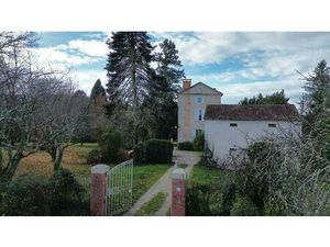 Résidence de caractère avec gîte restaurée  piscine  parc et dépendance aux portes de...