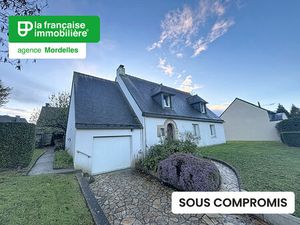 A VENDRE - maison indépendante avec garage et 1042 m² de terrain
