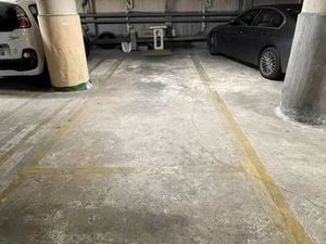 Deux places de parking en enfilade