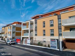 Garage box fermé dans une résidence sécurisée