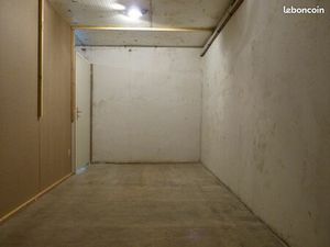 Box pour entreposer meubles etc...