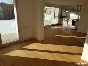 APPARTEMENT DE STANDING 88 m2 avec grand garage  à louer à REIMS  quartier Laon/Clairmarai