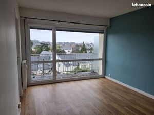 Studio T1 très lumineux