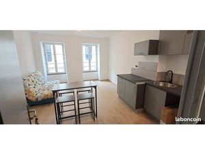 STUDIO meublé 26 m2 + Petite terrasse +1 dépendance Libre au 10 ou 15 dec Refait à neuf di