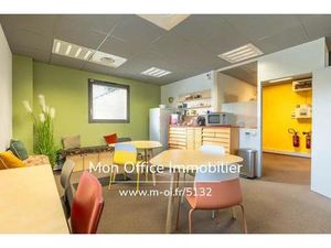 Référence : 5922-Mac. - Bureaux et places de parking en Zone Franche