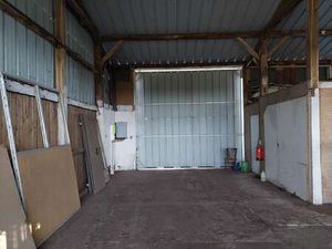 Location Garage box et parking à Plumaugat (22250) : à louer / 72m² Plumaugat