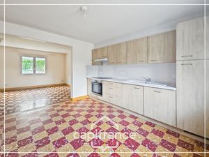 Maison individuelle 4 pièces  jardin clos de 700m²  deux garages