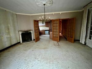 Maison 5 chambres  sur sous-sol  à rénover