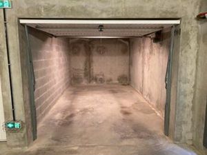 A louer garage fermé de 15 40m² Prévessin-Moëns