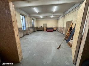 Box garage 80 mcarrés à louer