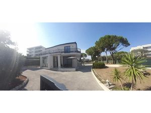 Location meublée maison 5 pièces 130 m² à Antibes (06600)  5 000 €