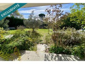 Propriété de 220m2 posée sur un terrain arboré de 1256m2 au calme