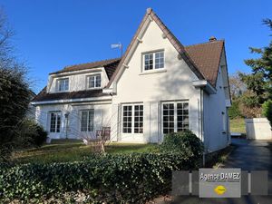 Maison de 8 pièces à 4 minutes de Dourdan  200 m² avec sous-sol  garage  et grand terrain 