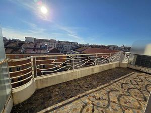 Dernier étage  F1 avec terrasse Nice Carré D'Or