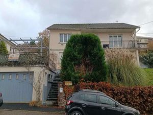 Immeuble comprenant 1 appartement T4  un appartement T3  un studio  terrasse et jardin 190