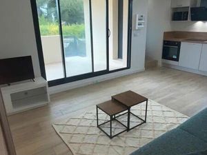 Location appartement 1 pièce 27 m² à Aix-en-Provence (13080)