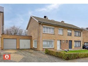 Onderhouden gezinswoning mét 3 slaapkamers en garage.