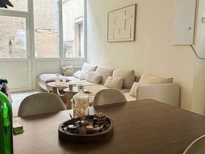 Bel appartement avec cour centre ville