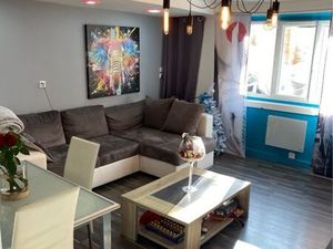 Maison de village terrasses centre jarrie orienté sud et Climatiséee