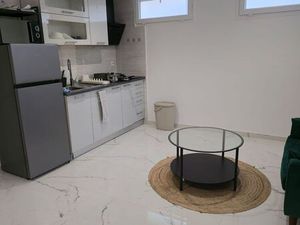 Deux pièces meublé (charges comprises : eau chaude et froide  chauffage  électricité  inte