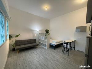 A louer studio meublé 30m² calme et lumineux à Nanterre (Place de la Boule)