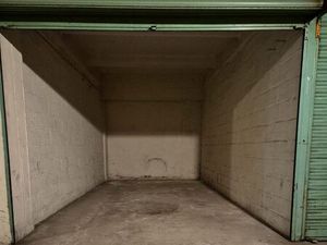 Particulier loue garage / box pour voiture  stockage ou remorque