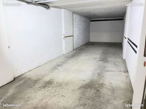 FRANCHEVILLE BELAIR entre CRAPONNE et TASSIN La Demi Lune Location d’un Garage Box double 